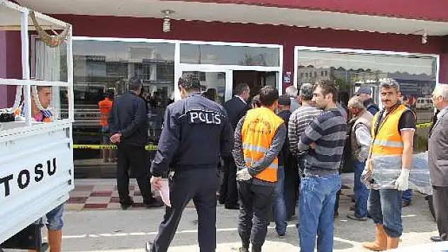 GALERİCİ İŞ YERİNDE ÖLÜ BULUNDU