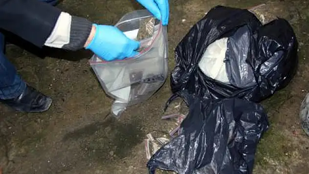 Polis evi bastı, 5,5 kg esrar ele geçirdi