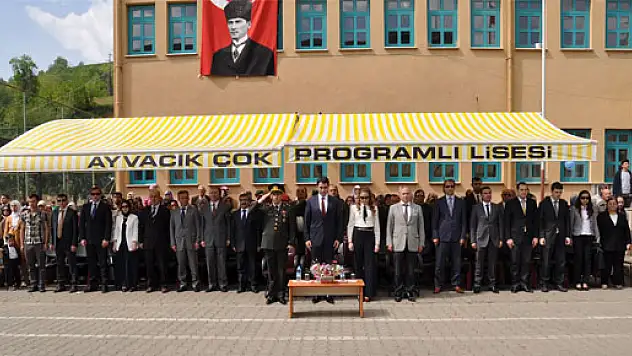 Ayvacık' ta 23 Nisan törenleri