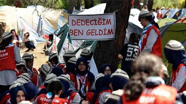 Gençler, 'Kahraman dedeleri' için toplanmaya başladı
