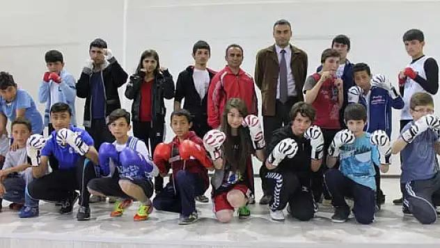 Gençlik Hizmetleri'nden Sporculara Yardım