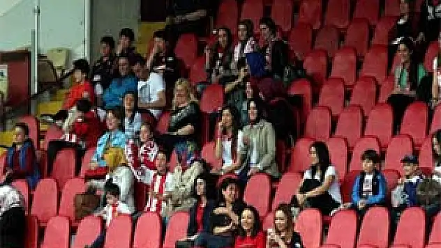 Bayan Taraftara E-Bilet Engeli