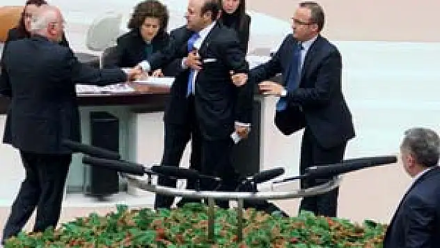 Mecliste gerilim bitmiyor