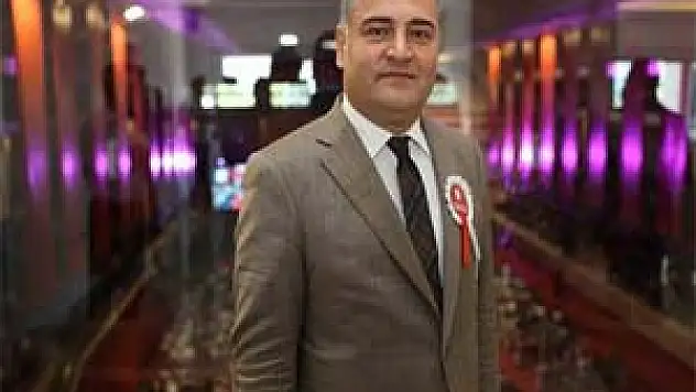 Karanfil görevinden alındı