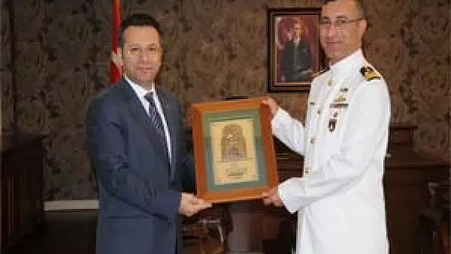 Savaş Gemisi Komutanı Vali Aksoy'u Ziyaret Etti