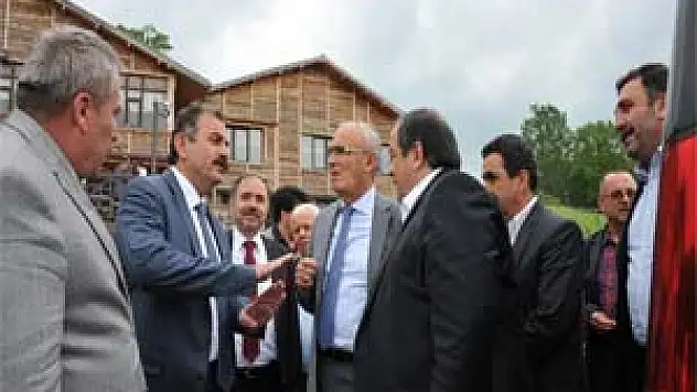 Yılmaz İlçe Toplantılarını Sürdürüyor