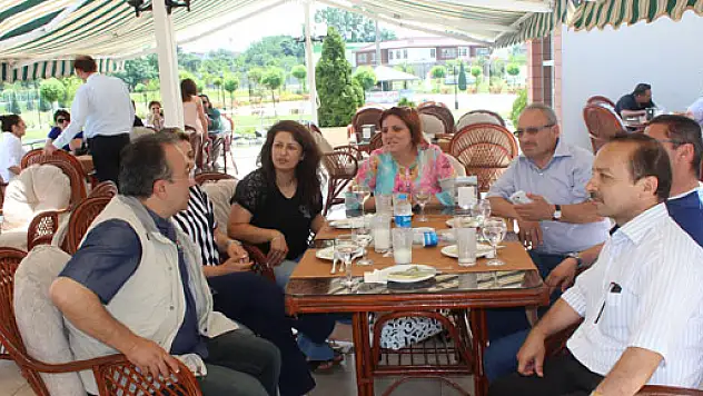 ŞNP Müdür ve Öğretmenlerine Tayfun Talipoğlu sürprizi