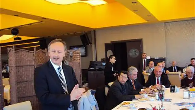 Özden, Myhouse' da aday adaylığını açıkladı