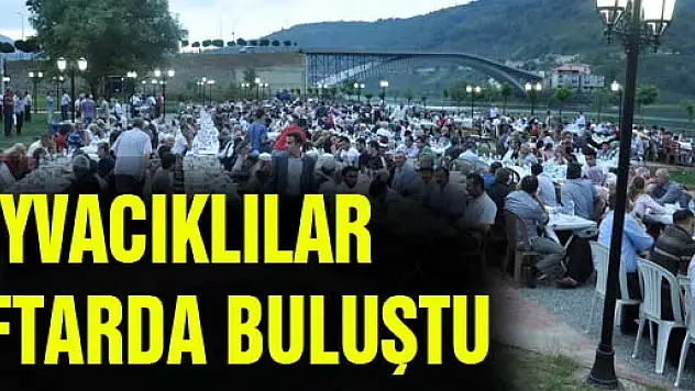 AYVACIKLILAR İFTARDA BULUŞTU