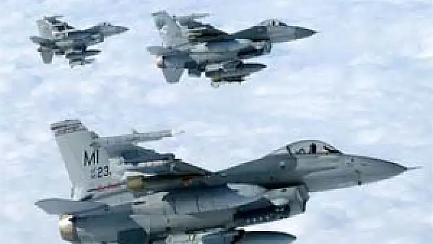 F-16 uçağına taciz