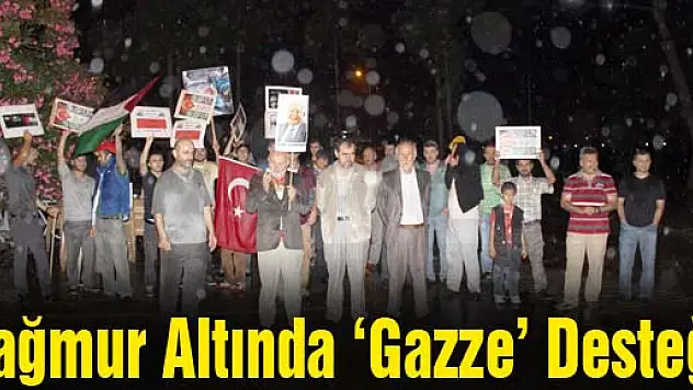 Yağmur Altında 'Gazze' Desteği