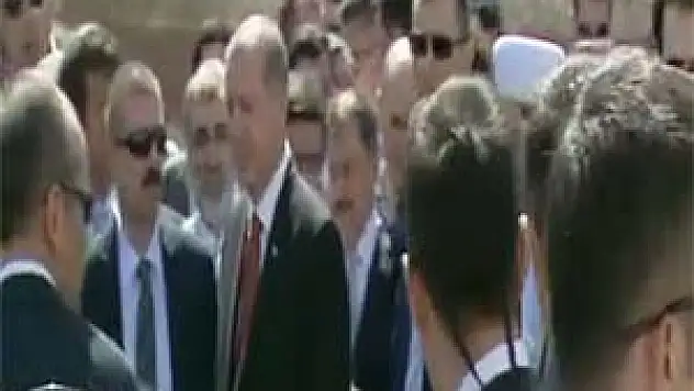 Erdoğan ve Davutoğlu cuma namazını aynı camide kıldı