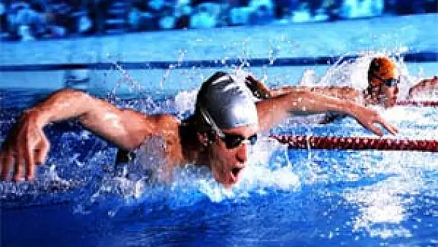 Kas ve eklemler için en faydalı egzersiz yüzmek