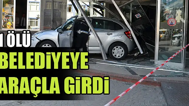 Otomobil Belediye Binasına Girdi: 1 Ölü