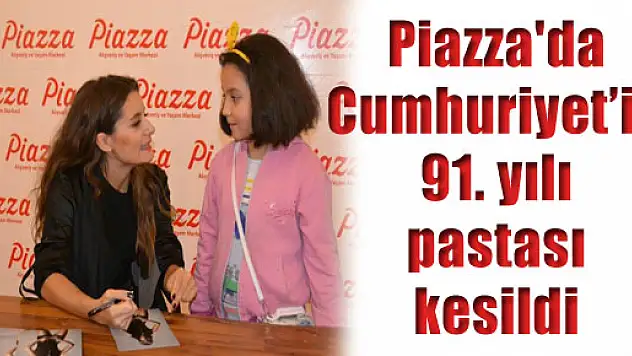 Piazza'da Cumhuriyet'in 91. yılı pastası kesildi