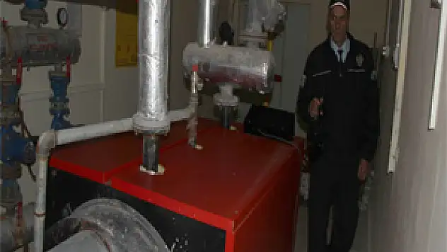 POLİS APARTMANDA HIRSIZ ARADI