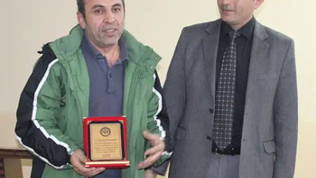 Hizmet ödüllendirildi