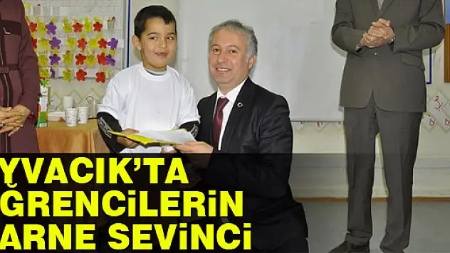 Ayvacık'ta Öğrencilerin Karne Sevinci