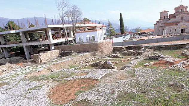 Tarihi cami üzerine papaz okulu açılıyor