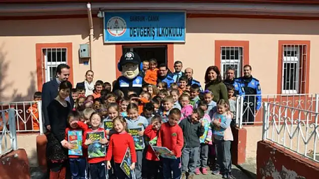Polis, Öğrencileri Bilgilendiriyor