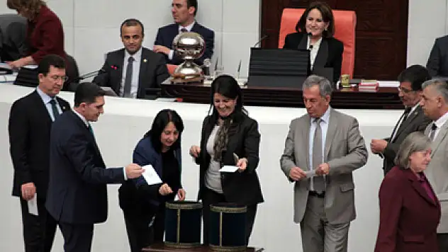 Genel Kurul'da RTÜK'e üye seçimi