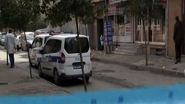 Laf atma kavgası kanlı bitti: 2 yaralı