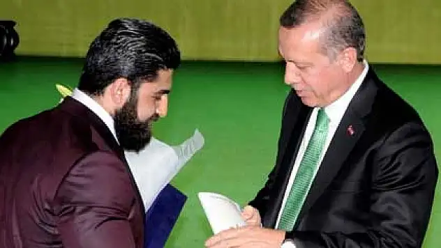 Azmin zaferini yazdı, Cumhurbaşkanına hediye etti