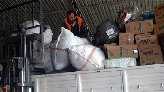 Sınır ötesine 4 TIR yardım