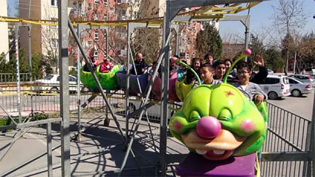 Sevgi çarkları yoksul çocuklar için döndü