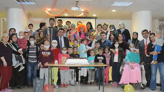 Eğitim Fakültesi Öğrencileri Lösemili Çocuklarla Buluştu