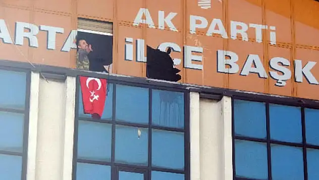 AK Parti binasına silahlı baskın!