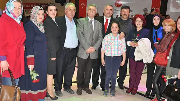 Partililerden Karanfil'e Yoğun İlgi