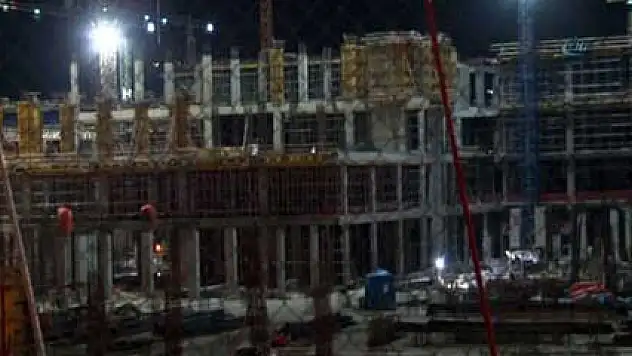 Başkent'te inşaat iskelesi çöktü: 6 yaralı!