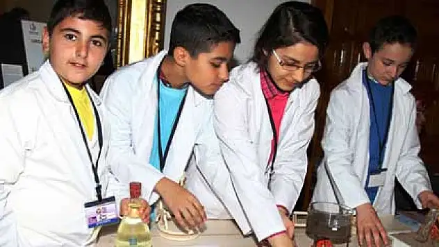 Parti liderlerine çocuklardan kritik seçim çağrısı