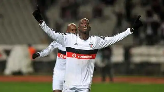 Demba ba maç sonrası namaz kılmaya gitti