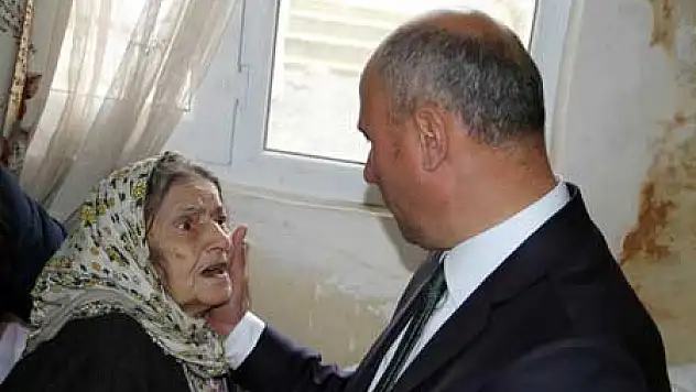 CUMHURBAŞKANINDAN YARDIM İSTEYEN 102 YAŞINDAKİ HANIM NİNENİN EVİ ONARILIYOR 