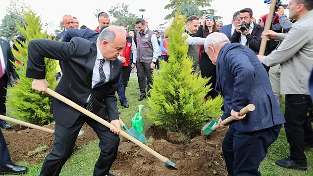 350 bin fidan toprakla buluşturuldu