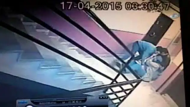 Kazaklı gasp güvenlik kamerasında