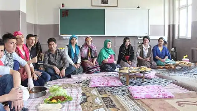 DİKBIYIK ANADOLU LİSESİ'NDE YEMEK YARIŞMASI