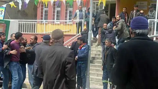 AK Parti milletvekili adayına sopalı saldırı