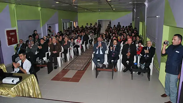 SHÇEK'te barınan gençler şehitleri ve Çanakkale Zaferi'ni unutmadı