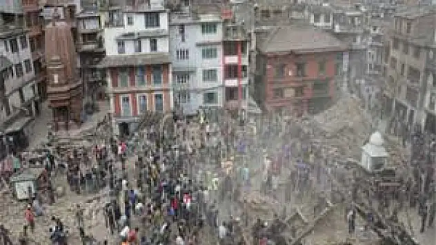 Nepal'de ölü sayısı 2 bine yükseldi