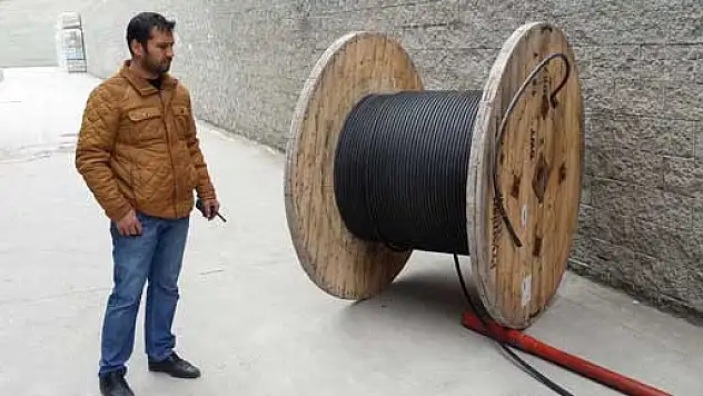 Hırsız Şantiyeden 5 Bin Liralık Kablo Çaldı