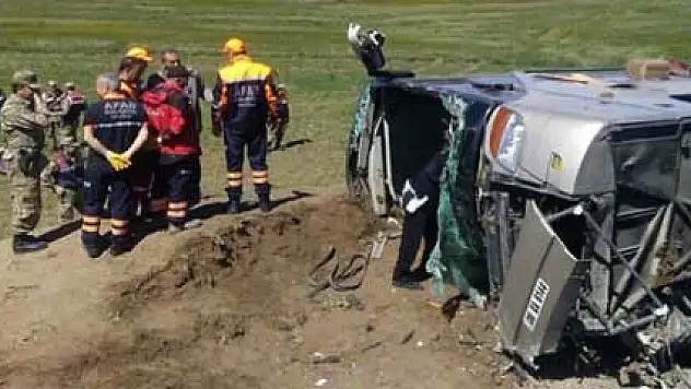 Otobüs şarampole uçtu: 59 yaralı