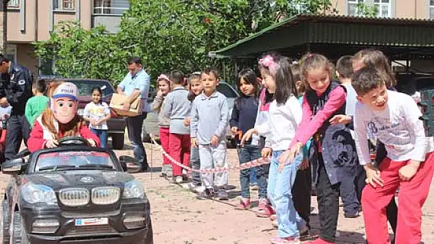 ÖĞRENCİLERE AKÜLÜ ARAÇLARLA TRAFİK EĞİTİMİ