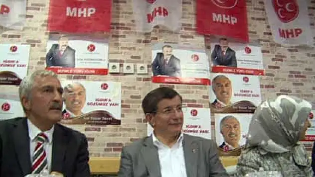 Başbakan Davutoğlu'ndan MHP seçim bürosuna sürpriz ziyaret