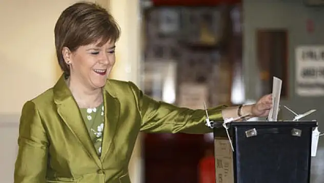 İngiltere'de seçmen sandık başında