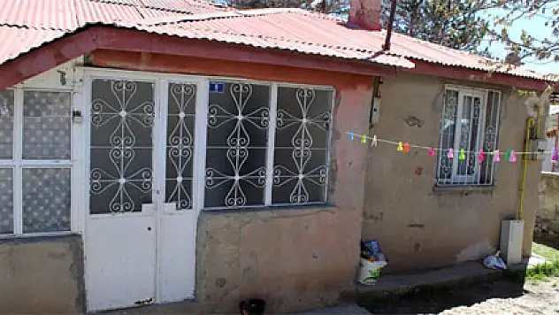 Bohçacı diye girip bıçaklandılar