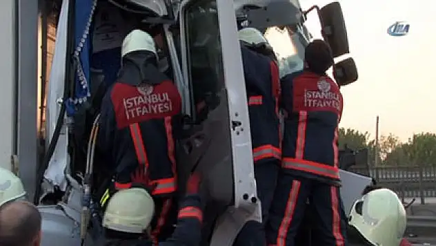 Beylikdüzü'nde zincirleme TIR kazası: 3 yaralı