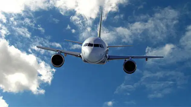 Çevreci pilot, denizi kirleten gemiyi ihbar etti